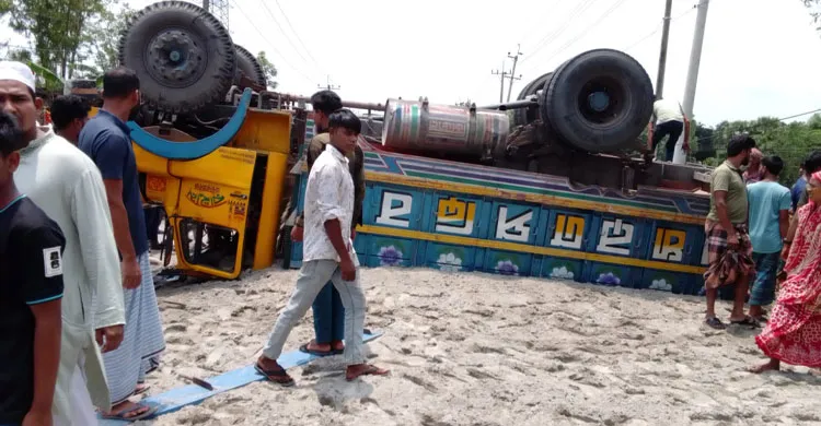 মুক্তাগাছায় সড়ক দুর্ঘটনায় নিহত ৪