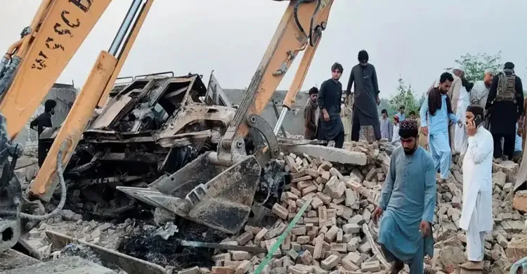 পাকিস্তানে চেকপোস্টে আত্মঘাতী হামলা, নিহত বেড়ে ১৫