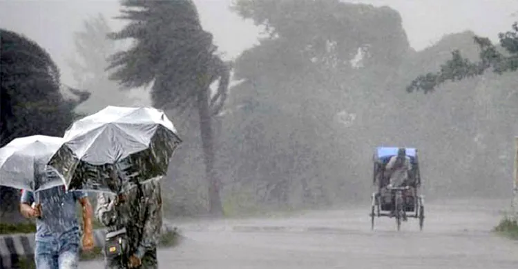 বঙ্গোপসাগরে সক্রিয় লঘুচাপ, ৩ বিভাগে অতিভারি বৃষ্টির সতর্কতা