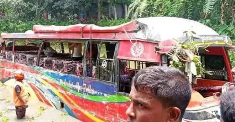 কুষ্টিয়ার বাস-ডাম্পট্রাক সংঘর্ষে নিহত ৪