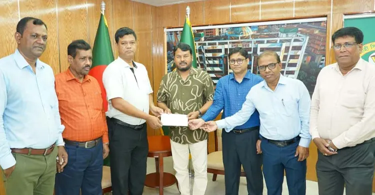 রাজশাহী সিটির সাড়ে ১২শ পরিচ্ছন্ন কর্মীকে প্রধানমন্ত্রীর ঈদ উপহার প্রদান