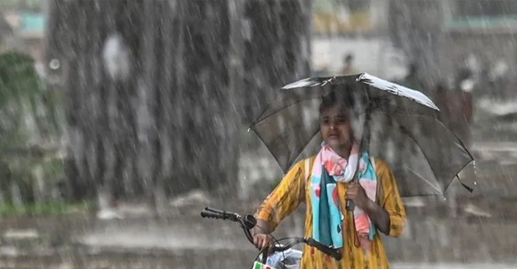 দেশের ১০ জেলায় দুপুরের মধ্যে বজ্রসহ বৃষ্টির আভাস