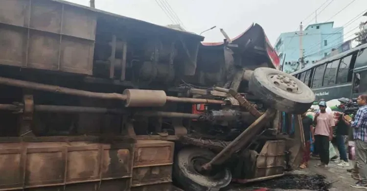 নর্দ্দায় দুই বাসের মুখোমুখি সংঘর্ষে নিহত ৪, আহত অন্তত ১০
