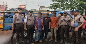 সার্জেন্টের বিচক্ষণতায় ছিনতাইকৃত গরু-ছাগল ভর্তি পিকআপ উদ্ধার, আটক ৩