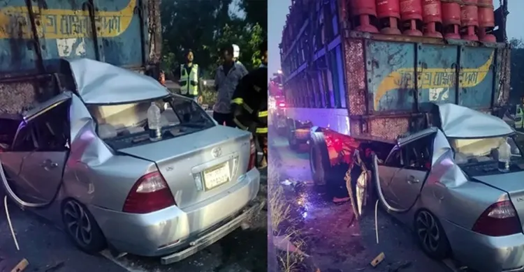দাঁড়িয়ে থাকা ট্রাকে প্রাইভেটকারের ধাক্কা, মা-ছেলেসহ নিহত ৫