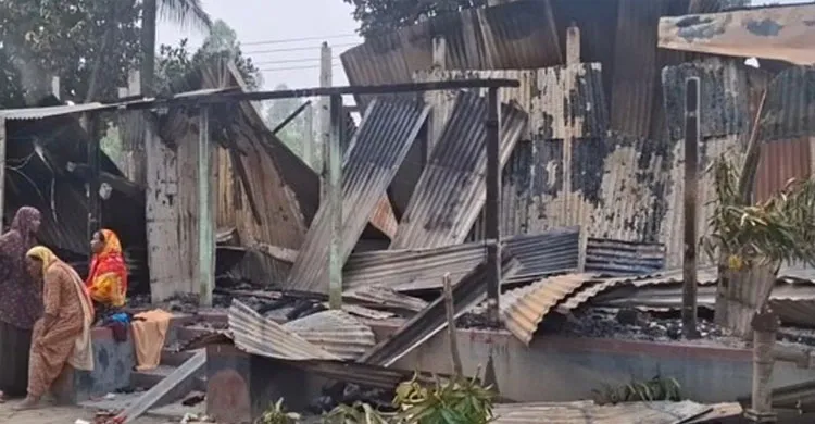 টাঙ্গাইলে ১৪৪ ধারা উপেক্ষা করে হামলা-ভাঙচুর ও অগ্নিসংযোগ, উত্তেজনা অব্যাহত