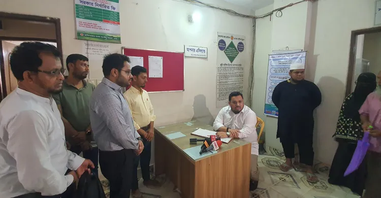 পুলিশ প্রটোকল ও সরকারি দেহরক্ষী ছাড়াই সাভারে ভূমি প্রতিমন্ত্রীর আকস্মিক পরিদর্শন