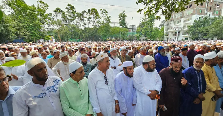 শ্রীপুরে আ’লীগ নেতা ও সাবেক মেয়র আনিছের জানাজায় মানুষের ঢল