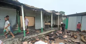 গাজীপুরে অগ্নিকাণ্ডে ৮ দোকান ও বসতবাড়ির ৩ কক্ষ পুড়ে ছাই
