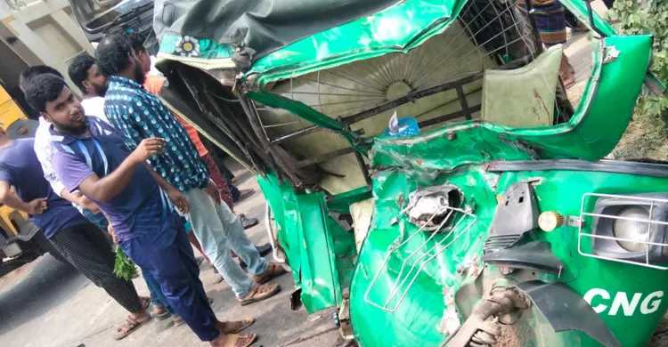 মাধবপুরে ট্রাক-সিএনজি সংঘর্ষে নিহত ২, আহত ২