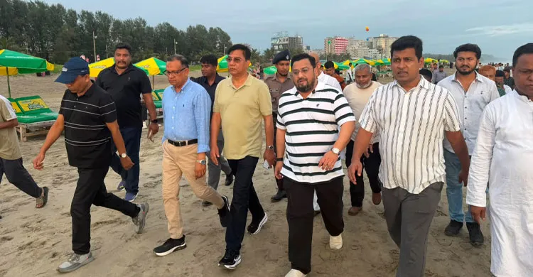 পর্যটন প্রতিমন্ত্রীর নেতৃত্বে কক্সবাজার সমুদ্র সৈকতে তিন প্রতিমন্ত্রীর আকস্মিক পরিদর্শন