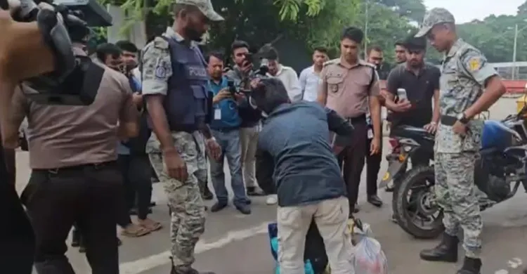 রাজনৈতিক দল ও আইনশৃঙ্খলা বাহিনীর কঠোর অবস্থান