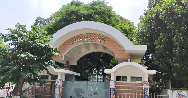 ঢাবির রোকেয়া হলে কাঁঠাল পড়ে মালির মৃত্যু