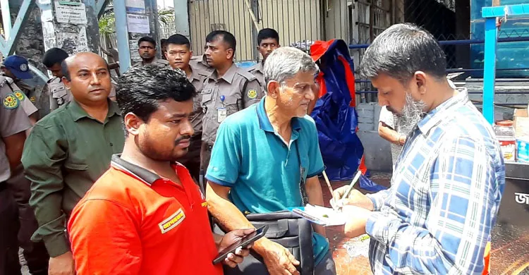 ধানমন্ডিতে ডিএসসিসির মোবাইল কোর্ট, বখাটে উচ্ছেদ ও অবৈধ ব্যবসায়ীদের জরিমানা