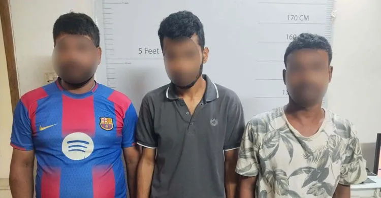 ধানমন্ডিতে চাপাতির মুখে ছিনতাই, তিন পেশাদার ছিনতাইকারী গ্রেপ্তার