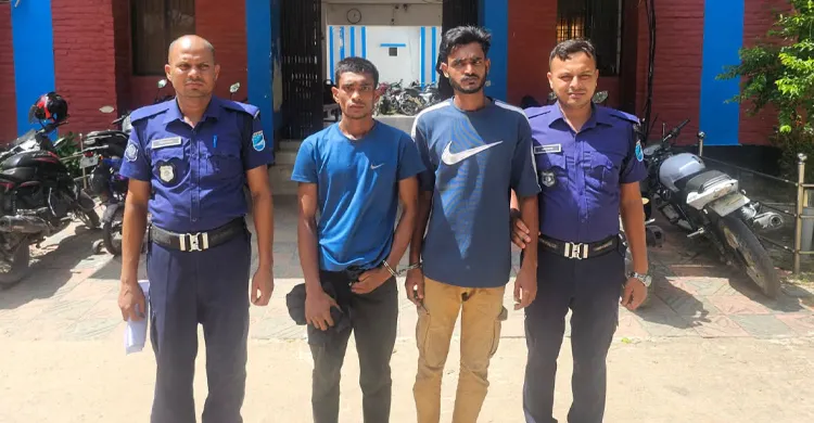 শ্রীনগরে পুলিশের বিশেষ অভিযানে চোর চক্রের ২ সদস্য গ্রেপ্তার
