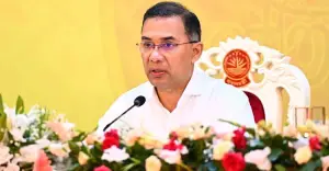 নিরাপত্তা কৌশলে সরকারপ্রধান যেন জনগণ থেকে বিচ্ছিন্ন না হন: প্রধানমন্ত্রী