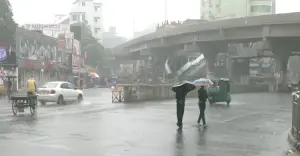 সাগরে নিম্নচাপের প্রভাবে ঢাকায় থেমে থেমে ছন্দপতন বৃষ্টি