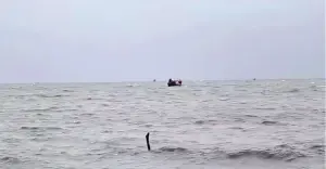 বঙ্গোপসাগরে ট্রলার ডুবি: ১১ জেলে উদ্ধার, নিখোঁজ ২