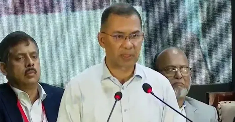 ২৫ হাজার মিডওয়াইফ ও ১ লাখ স্বাস্থ্যকর্মী নিয়োগের ঘোষণা প্রধানমন্ত্রীর