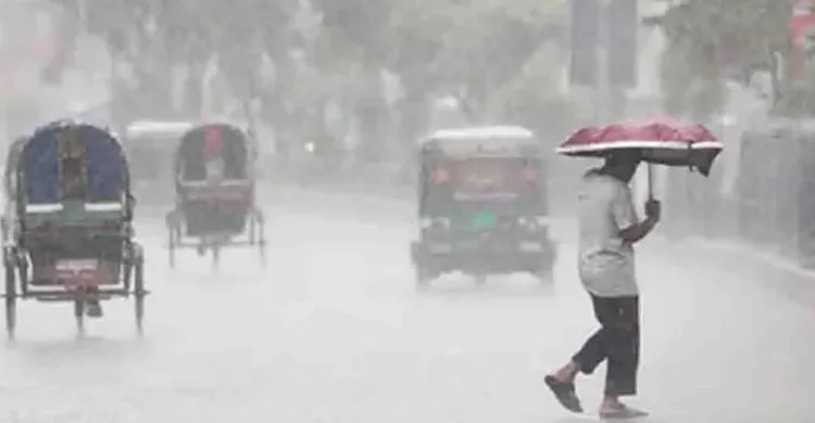 ভারীবর্ষণে বেড়ায় নিম্ন আয়ের মানুষের চরম দুর্ভোগ