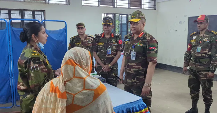 কাপাসিয়ায় সেনাবাহিনীর উদ্যোগে বিনামূল্যে চিকিৎসাসেবা ও ওষুধ প্রদান