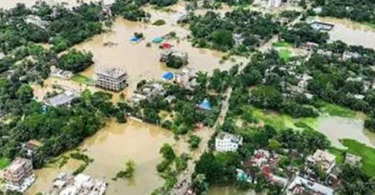 অতিবর্ষণ ও পাহাড়ধসে মৃত বেড়ে ৫৪, পানিবন্দি ১ লাখ ৫৫ হাজারের বেশি পরিবার