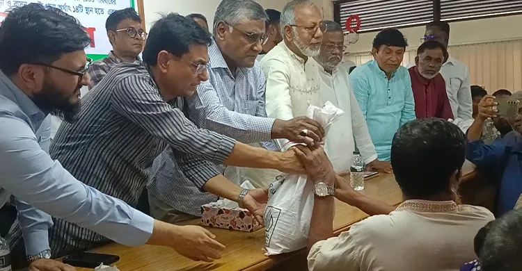 কালিয়াকৈরে ৭ হাজার পরিবারের মাঝে খাদ্য সামগ্রী বিতরণ