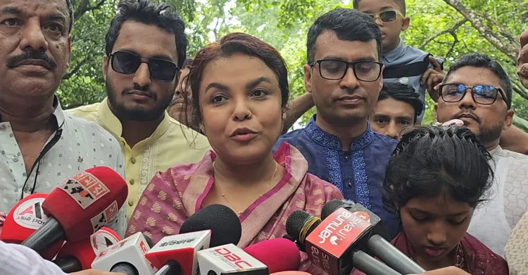 মৃত্যুর ১৪ বছর পরও অম্লান হুমায়ূন আহমেদ, নুহাশপল্লীতে ভক্ত-স্বজনের শ্রদ্ধাঞ্জলি