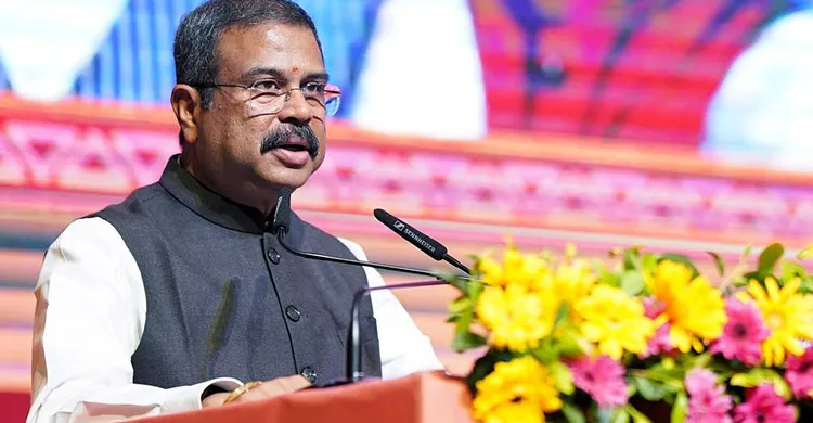 পদত্যাগ করলেন ভারতের শিক্ষামন্ত্রী