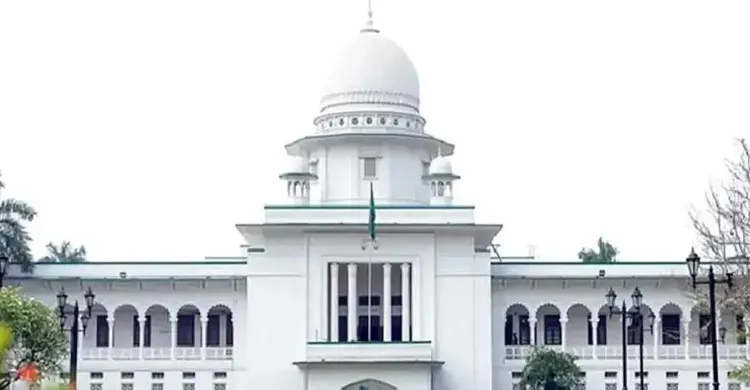 শেখ হাসিনাসহ ৪১ জনের বিরুদ্ধে মানবতাবিরোধী অপরাধের অভিযোগ দাখিল