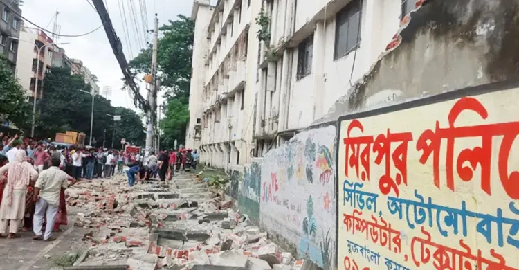 টিসিবির লাইনে দেয়াল ধসে দুই জন নিহত