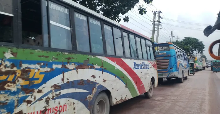 গ্যাস সংকটে সিএনজি পাম্পে যানবাহনের লম্বা সারি