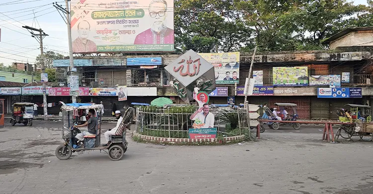 মুন্সীগঞ্জ সদরে নেই স্থায়ী বাসস্ট্যান্ড, যাতায়াতে চরম ভোগান্তি