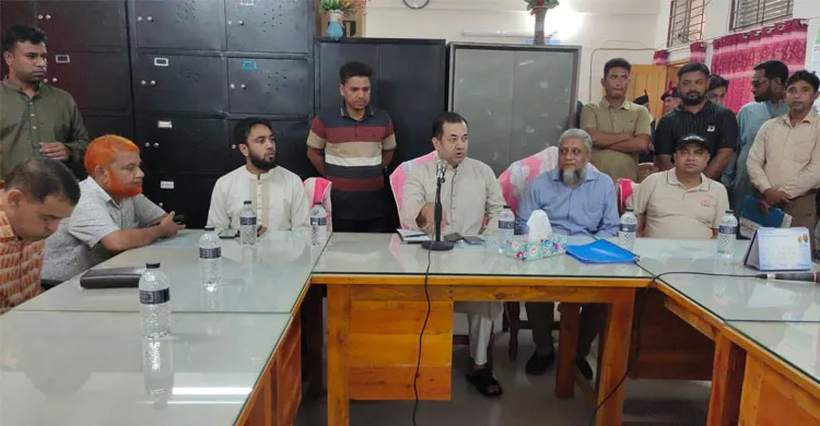 নান্দাইলের সরকারি উচ্চবিদ্যালয়ে কর্মরত শিক্ষকদের সঙ্গে তথ্য প্রতিমন্ত্রীর মতবিনিময়