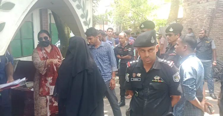 মাদারীপুরে মাদ্রাসায় বোমা বিস্ফোরণ, আহত ৫