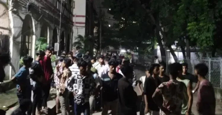 সদরঘাটে চাঁদাবাজির টাকা ভাগাভাগি নিয়ে সংঘর্ষ, যুবক নিহত