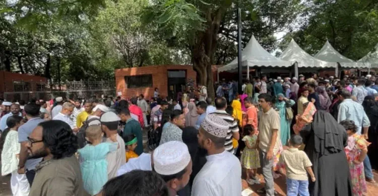 টিকিট ও খোলার সময় নিয়ে ভোগান্তি-অভিযোগ