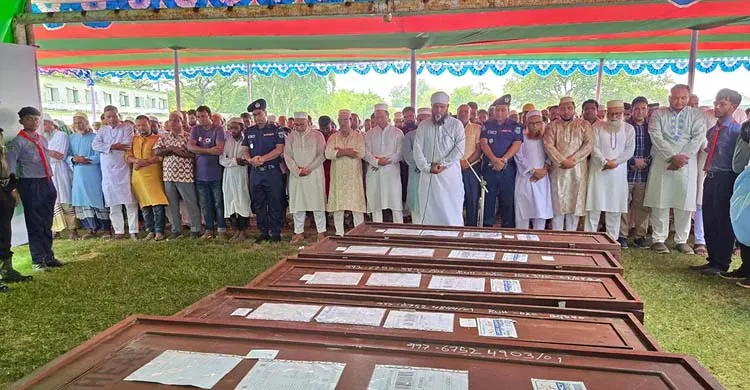 জানাজা শেষে নওগাঁর ৭ জনের মরদেহ পরিবারের কাছে হস্তান্তর