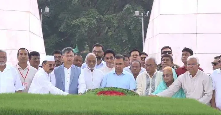 শহীদ জিয়াউর রহমান ও খালেদা জিয়ার সমাধিতে তারেক রহমানের শ্রদ্ধা
