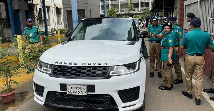 উল্টো পথে চলায় মন্ত্রী মিল্লাতের গাড়িকে মামলা
