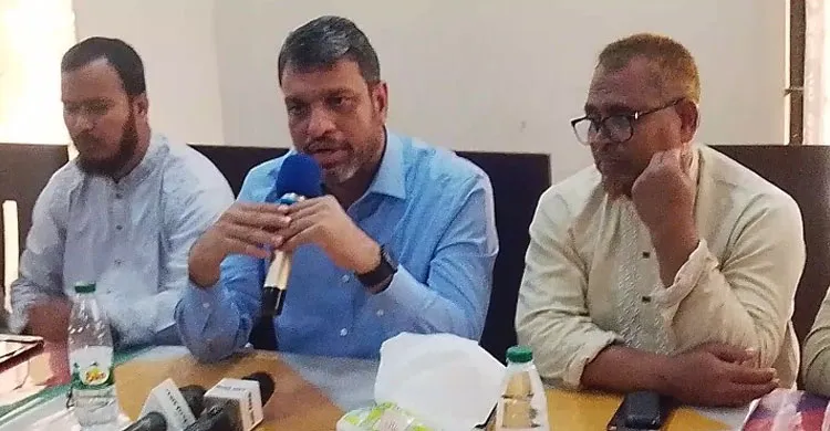 উলিপুরে সাংবাদিকদের সঙ্গে সংসদ সদস্য ব্যারিস্টার মাহবুব আলম সালেহীর  সভা