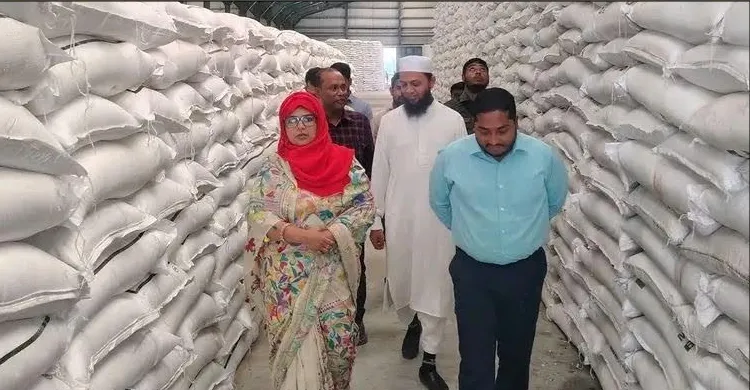 কিশোরগঞ্জের বিভিন্ন সার গুদাম পরিদর্শন করেন জেলা প্রশাসক