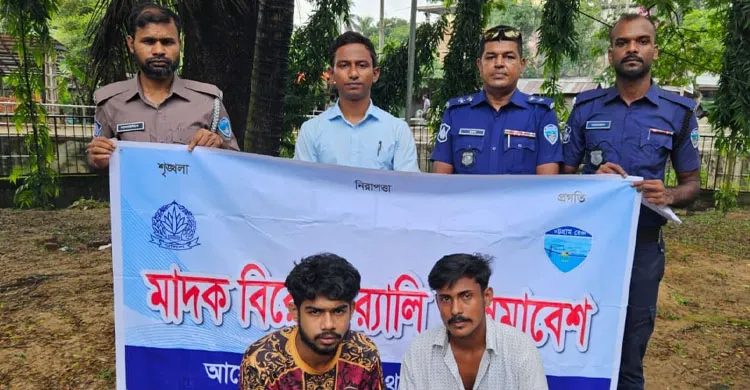 ফটিকছড়িতে অবৈধ বালু উত্তোলনবিরোধী অভিযান, বালু জব্দ ও আটক দুই