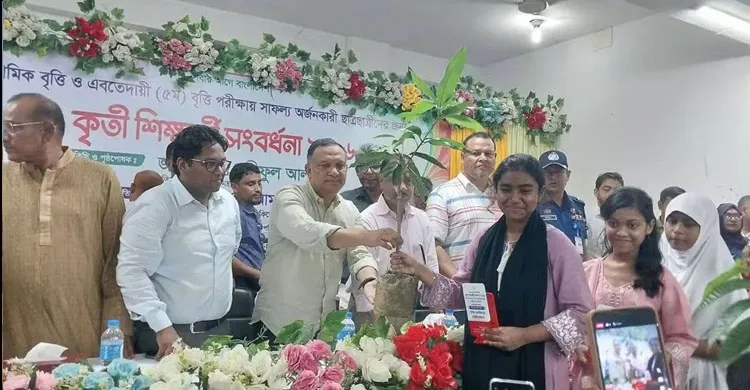 ভৈরবে সেরা বিদ্যালয়ের সম্মাননা পেল কমলপুর মোজাফফর বেপারী সরকারি প্রাথমিক বিদ্যালয়