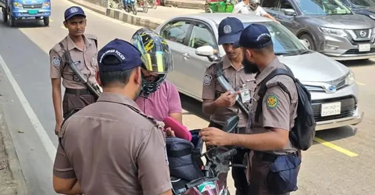 ঢাকায় আইনশৃঙ্খলা বাহিনীর কড়া নজরদারি, তল্লাশি-টহল জোরদার