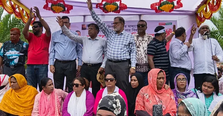 দেশবিরোধী পরিকল্পিত সন্ত্রাসের বিরুদ্ধে পটুয়াখালী জেলা বিএনপির বিশাল সমাবেশ ও মিছিল