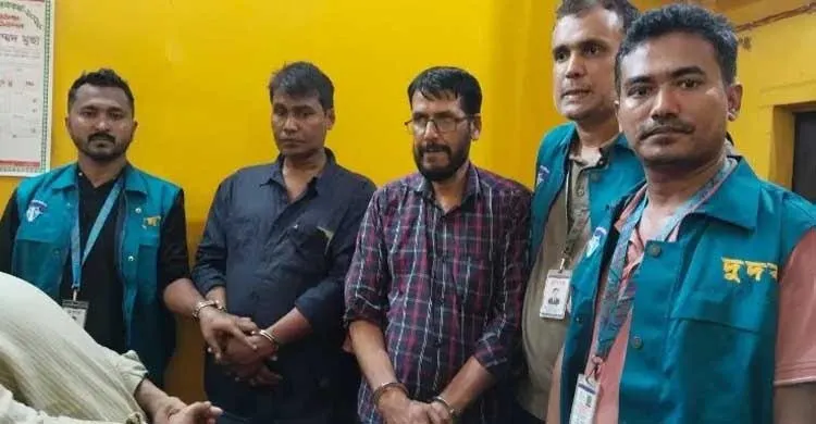 চট্টগ্রামে ২ লাখ টাকা ঘুষ নেওয়ার সময় হাতেনাতে ধরা সাব-রেজিস্ট্রার