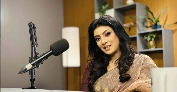 নতুন নাটকে মৌ