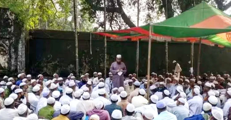 জৈন্তাপুর বটতলায় আলেম সমাজ ও মুরব্বিয়ানদের জরুরি আলোচনা সভা